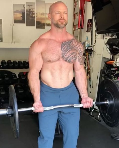 Bryan Renshaw on Instagram: "🔥TRIPLE SET BICEP WORKOUT 👈Swipe👈  1️⃣ EZ-Bar 2-Phase Curl: 8 reps Followed by… 2️⃣ Static DB Hammer Curl: 8 reps each side Followed by… 3️⃣ DB Waiter Curl: 8 reps ✳️ Rest 90-Seconds ✳️ Total Sets: 3  4️⃣ EZ-Bar Reverse Curl: 8 reps Followed by… 5️⃣ DB Cross Hammer Curl: 8 reps each side Followed by… 6️⃣ DB Zottman Curl: 8 reps ✳️ Rest 90-Seconds ✳️ Total Sets: 3  —— ➡️ Get jacked and boost your confidence after 30 🔗 Link In Bio @renshawspt to start and change your life! —— #menshealth #mensfitness #workout #fitness #fitfam #renshawspt" Bis Tris Workout, Tris Workout, Zottman Curl, Biceps Exercises, Reverse Curls, Bicep Workout, Hammer Curls, Men’s Fitness, Triceps Workout