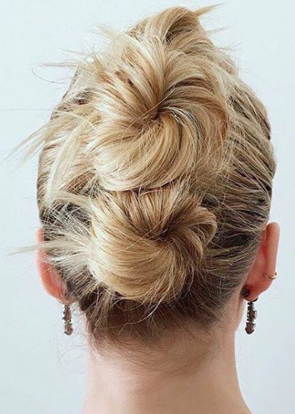 13 best updos for short hair: from three stacked buns to braids Chic Short Hair, Robin Wright, Evan Rachel Wood, Short Brown Hair, Olivia Holt, Very Short Hair, Michelle Williams, Penteado Cabelo Curto, Short Hair Updo