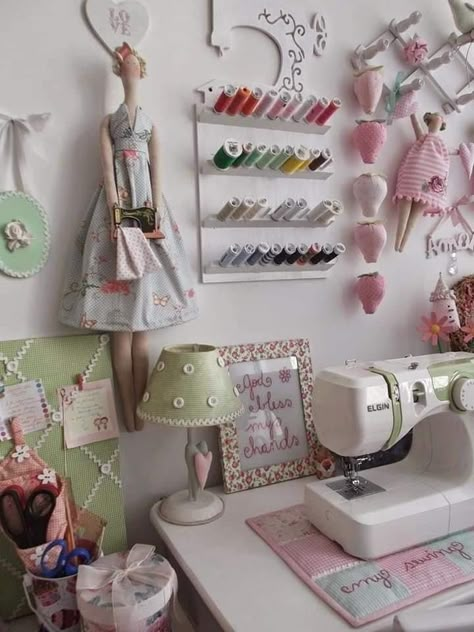 Sewing Nook, Sewing Aesthetic, Craft Organisation, Sewing Room Inspiration, Sewing Room Storage, Sewing Room Design, Sewing Room Decor, Craft Room Design, Sewing Room Organization