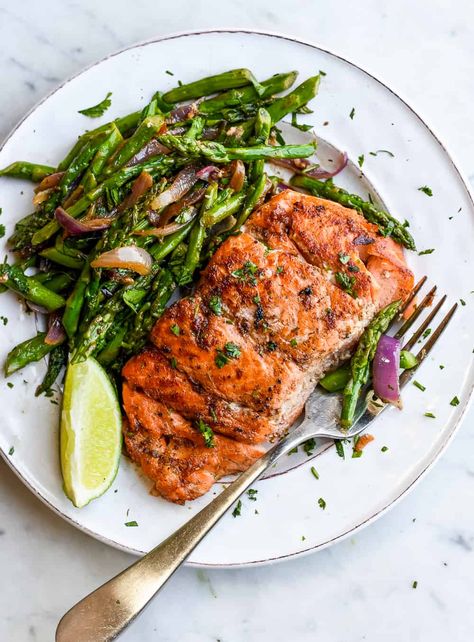 One Pan Salmon with Asparagus Healthy Salmon And Asparagus Recipes, Salmon Recipes Asparagus, Salmon Vegetables Recipes, Salmon Recipes With Asparagus, Salmon Asparagus Recipes, Salmon Asparagus One Pan, 40s Recipes, Salmon Dinner Ideas Healthy, Mcas Recipes