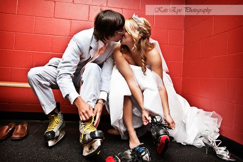 Hockey Wedding Photos, Hockey Wedding Theme, Hockey Wedding, Hockey Life, Wedding Pics, Hockey Players, Love Images, Ice Skating, Happily Ever After