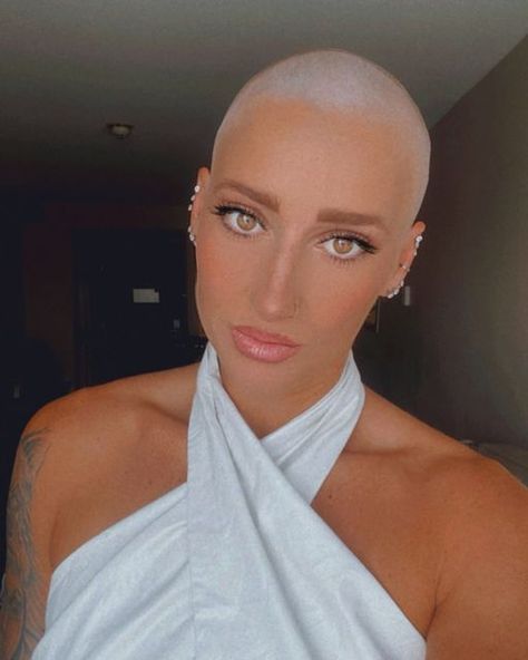 Katy Blackburn on Instagram: "She’s back" Buzzcut Girl, Haircut Long Hair, Girls With Shaved Heads, Nape Undercut, Shaved Undercut, Undercut Women, Haircut Long, Shaved Nape, Very Short Haircuts