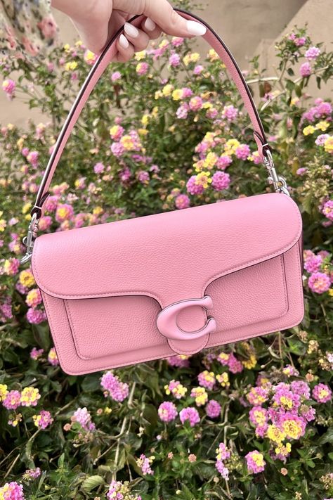 Pink Coach Bag Aesthetic, Coach Bags 2023, Pink Shoulder Bag Outfit, Pink Bag Aesthetic, Coach Pink Bag, Coach Tabby Bag, Pink Purses, Pink Coach Bag, Couch Bag