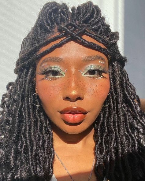 Afro Punk Makeup Black Women, Brown Girls Makeup, Makeup For Black Skin, Brown Skin Makeup, Makeup Idea, Cool Makeup Looks, Ethereal Makeup, Green Makeup, Fairy Makeup