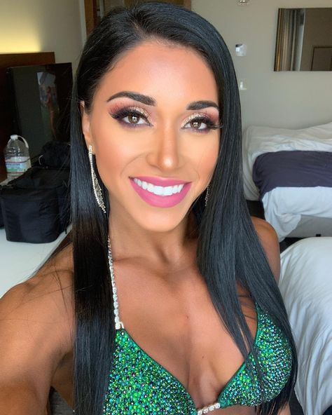 Monica Ellis - IFBB Bikini Pro on Instagram: “Thank you @lebou_beauty for my beautiful makeup at the @arnoldsports and recreating my “signature” look that we’ve done the past 6 shows.…” Competition Makeup Bodybuilding, Npc Competition Bikinis, Bodybuilding Competition Makeup, Stage Makeup Bodybuilding, Figure Competition Makeup, Bodybuilding Makeup, Fitness Competition Makeup, Comp Makeup, Wellness Competition