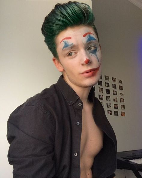 Easy Joker Makeup Men, Male Joker Makeup, Joker Cosplay Men, Joker Men Makeup, Joker Make Up Men, Joker Halloween Makeup Men, Joker Halloween Costumes Men, Simple Halloween Makeup Men, Joker Makeup Men