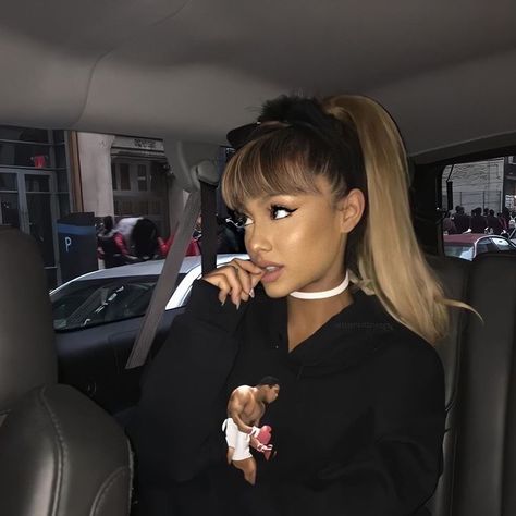 fanpage on Instagram: “we stan this bangs era rare 🥵🥵👏🏻 #arianagrande” Ariana Grande Bangs, Ariana Grande Selfie, Ariana Grande Poster, Ariana Grande Dangerous Woman, Ariana Grande Fans, Celebrity Style Red Carpet, The Good Witch, Dangerous Woman, Teen Vogue