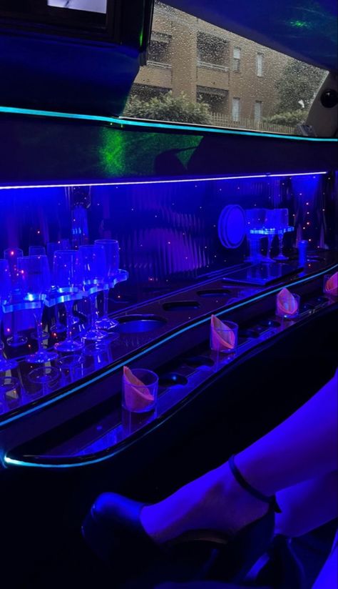 Luxury lifestyle limousine 18th birthday classy photo idea Limousine Aesthetic, Party Limousine, Party Limo, Limo Party, Book Photos, Aesthetic Luxury, Jack Harlow, Life Styles, Black Shoes Heels