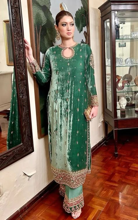 Order Now !!! Our latest party wear. Price: 250 $ Sizes available. Worldwide Deliveries. For order & details please contact via inbox or WhatsApp us at : +92311 8372484 Worldwide delivery. Pakistani Velvet Suits Party Wear, Velvet Suits Women, Velvet Suits Design, Suits Women Indian, Mehndi Stage Decor, Velvet Kurta Set, New Dress Ideas, Velvet Pakistani Dress, Qawali Night