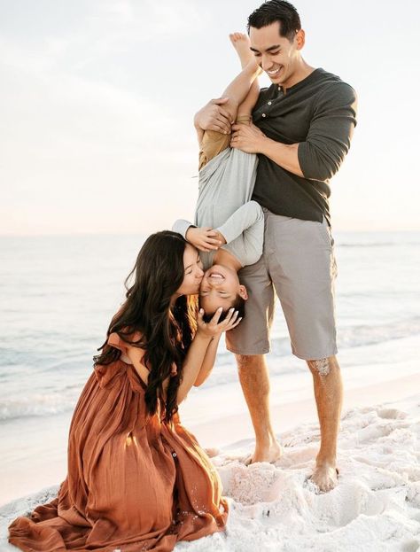 White Blue Brown Family Photos, Family Holiday Photos Outfits Beach, Barefoot Family Photoshoot, Beach Photoshoot Ideas Family Of 3, Small Family Beach Pictures, Family Of 3 Beach Photo Ideas, Boat Family Photoshoot, Family Of Three Beach Photos, Ocean Family Photoshoot