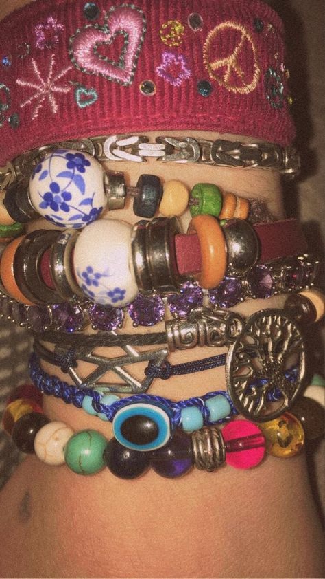 Hippie Fashion Aesthetic, Tumblr College, Rings Hippie, Y2k Instagram, Alt Y2k, Collage Photography, Hippie Accessories, Piskel Art, Hippie Aesthetic