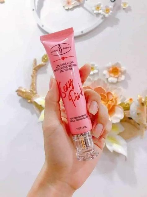 AICHUN BEAUTY SEXY PINK lip balm 🔥🔥🖤 #cosmeticslovers #cosmetics #cosmeticshop #cosmeticscience #beautyproducts #beautytips #everyone Pink Lip Balm, Cosmetic Shop, Mixed Fruit, Pink Lips, Lip Balm, Beauty Hacks, The Balm, Lips, Fruit