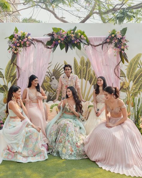 Alana Pandey, Alanna Pandey, Alanna Panday, Indian Wedding Aesthetic, Wedding Guest Outfit Inspiration, How Many Bridesmaids, Bridesmaid Photoshoot, Mehndi Night, Mehndi Dress