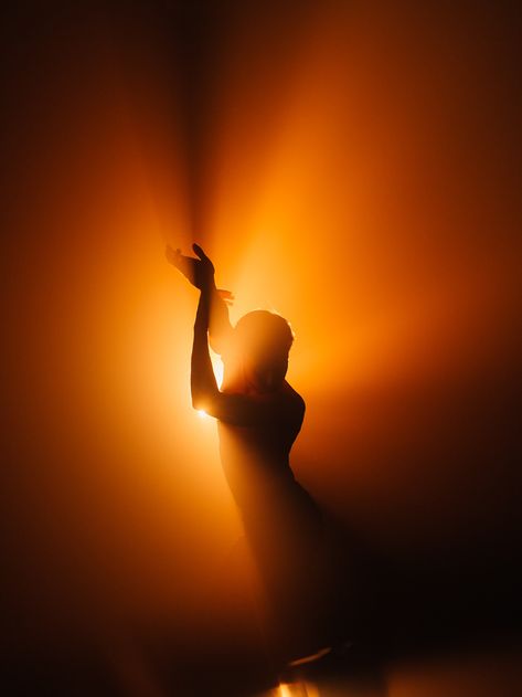 Dramatic Lighting, Orange Aesthetic, Arte Inspo, Cinematic Photography, Dark Photography, Stage Lighting, Dance Photography, Photography Inspo, Light Photography