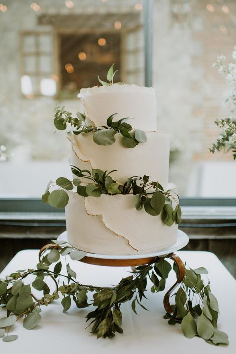 I love taking reception photos! You planned every detail perfectly, let me capture them forever! This beautiful tiered cake, and simple eucalyptus leaves make this a beautiful centerpiece to your luxury wedding reception. I’m Jenna, a luxury wedding photographer based in Denver! If you're looking for luxury wedding ideas, romantic wedding photography inspo, wedding reception inspo, or anything else wedding related you've come to the right place. Click through to book me for your special day! Cake Eucalyptus, Wedding Cake Eucalyptus, Wedding Cake Greenery, Reception Cake, Simple Beach Wedding, Naked Cakes, Foliage Wedding, Wedding Cake Rustic, Simple Wedding Cake