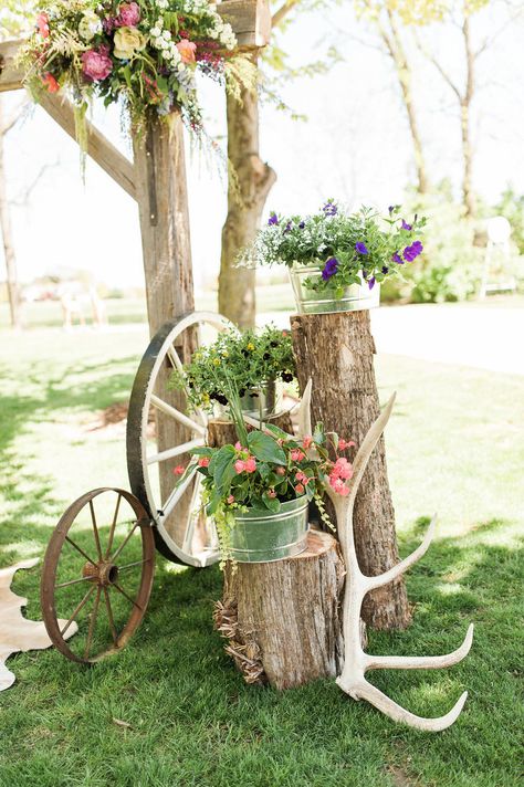 Farm Wedding Decor - Iowa Farm Wedding - Private Estate Weddings Farm Wedding Decor, Classic Rustic Wedding, Vintage Farm Wedding, Farm Wedding Decorations, Rustic Wedding Ceremony, Iowa Wedding, Camp Wedding, Fall Photo, Socal Wedding