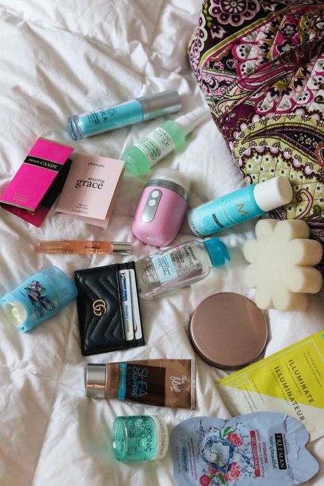 10 TRAVEL-SIZE PRODUCTS I DON’T LEAVE HOME WITHOUT Travel Size Essentials, Travel Size Products Aesthetic, Travel Sized Products, Packing Quotes, Toiletries List, My Travel Bag, Travel Beauty Essentials, Delhi Travel, What's In My Purse