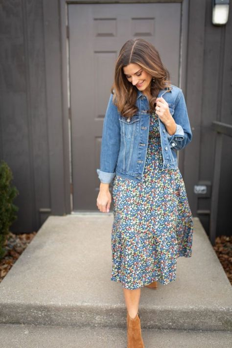 Modest Skirt Outfits Casual, Style A Floral Dress, Ready For Autumn, Look Casual Chic, Stylish Short Dresses, Trendy Fall Outfits, Cozy Chic, Fashion Mistakes, Looks Chic