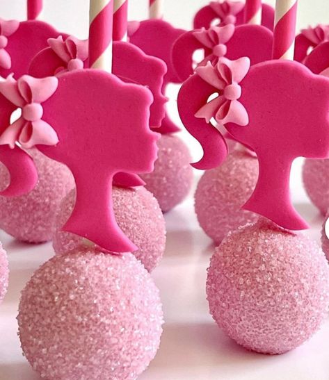 Barbie Pool Party Cake Ideas, Barbie Cake Pops Cakepops, Barbie Theme Cake Ideas, Barbie Cakesicles, Barbie Cakepops, Barbie Themed Food, Barbie Cake Pops, Pink Barbie Party, Hey Barbie