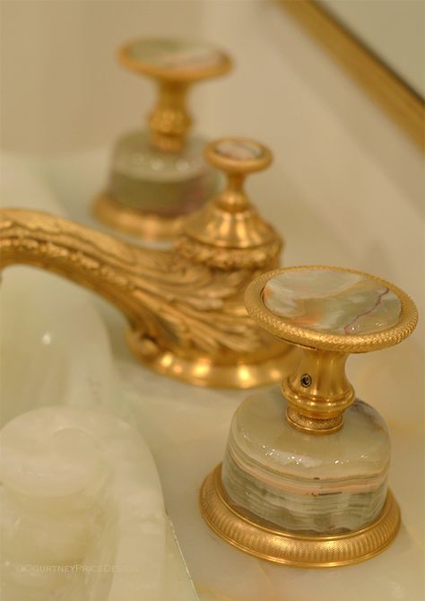 "True Luxury derives enjoyment from everyday experiences..." Sherle Wagner on www.CourtneyPrice.com Gold Bathtub, Bathroom Niche, Small Bathroom Vanities, Luxury Bath, Elegant Bathroom, Gold Decor, Green Onyx, Luxury Bathroom, Luxury Interior Design