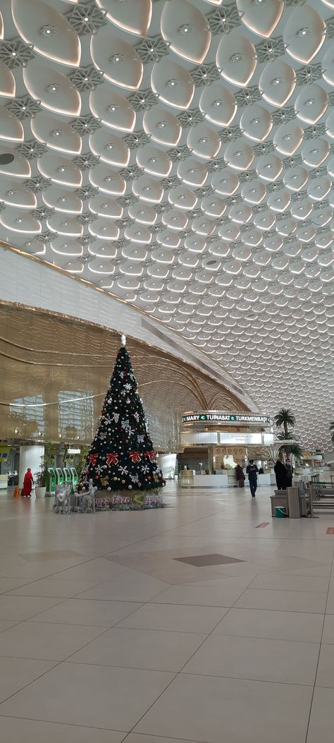 ✈ Winter Airport Aesthetic, Christmas Airport, Airport Christmas, Airplane Christmas, Chicago Trip, Airport Aesthetic, New Year Happy, Holiday Romance, Chicago Travel