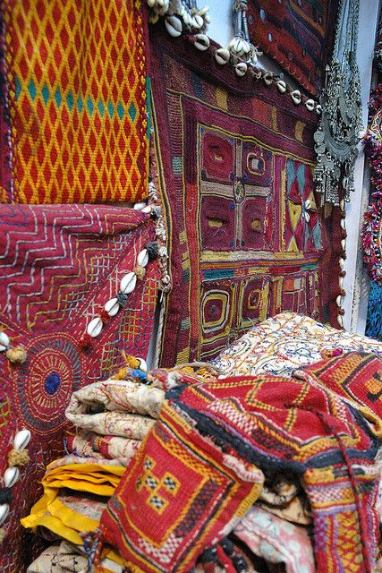 Gujarati textiles including Banjara #market #art #India #traditional #culture #heritage Asian Textiles, Bohemian Living, Indian Textiles, Indian Embroidery, Folk Fashion, Antique Textiles, Rug Pattern, Textile Fabrics, Bohemian Decor