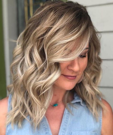 Sombre Hair Color, Aging Hair Color, Blonde Sombre, Hairstyles Highlights, Sombre Hair, Honey Blond, Season Aesthetic, Hairstyles Blonde, Lighter Hair