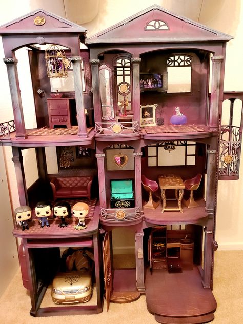 Anime Doll House, Lego Hotel, Barbie Houses, Castle Ideas, House Contemporary, Dollhouse Decorating, Gothic Mansion, Diy Barbie House, Dollhouse Projects