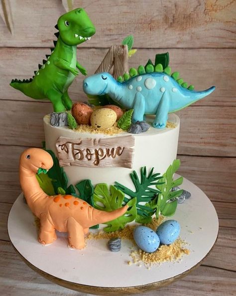 Cartoon Dinosaur Birthday Party, Dino Cakes Boys, Dinasour Cakes Ideas, Dinocake Dinosaur, Dort Dinosaurus, Dinosaur Cake Design, Dinosaur Birthday Party Cake, Dinosaur Themed Cake, Dino Cakes