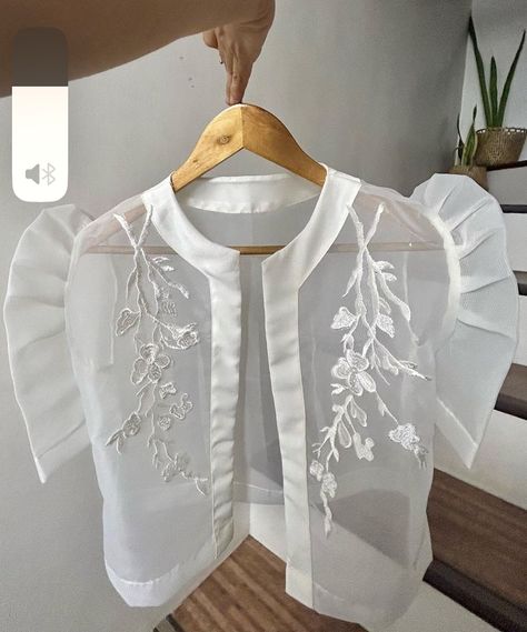 Outer Organza, Classy Mini Dresses, Modern Filipiniana Dress, Filipino Fashion, Filipiniana Dress, Blouse Casual Fashion, Women Blouses Fashion, Long Kurti Designs, Girls Couture