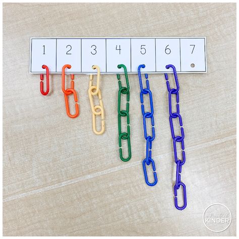 Linking Chain Activities, Math Activities For Kindergarten, Free Math Centers, Math Centers Kindergarten, Numbers Kindergarten, Kindergarten Centers, Singapore Math, Kindergarten Math Activities, One To One