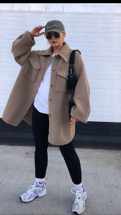 530 Outfit, New Balance 530 Outfit, Sporty Fall Outfits, Shacket Outfit, Street Style Outfits Casual, Look Legging, Winter Fashion Outfits Casual, Looks Street Style, Athleisure Outfits