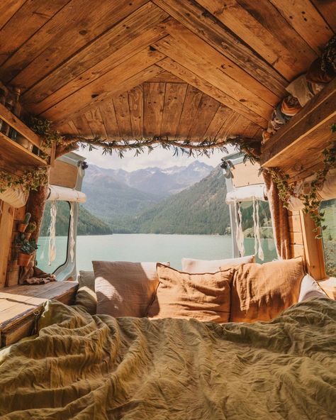 Gorgeous views 😍 📷 parkingonthewildside #wanderlust #travel #travelgram #travelphotography #nature #photography #instatravel #adventure #photooftheday #explore #travelblogger #instagood #naturephotography #landscape #ig #love #picoftheday Big House Cats, Van Life Aesthetic, School Bus Tiny House, Vans Aesthetic, Teacup Cats, Adventure Cat, Campervan Life, Van Life Diy, Bus Life