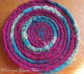 Poor and Gluten Free (with Oral Allergy Syndrome): How to Make Coasters from Scrap Fabric Hot Pads Diy, Making Coasters, Make Coasters, Best Diy Projects, St Patricks Crafts, Diy Home Projects, Potholder Patterns, How To Make Coasters, Fabric Placemats