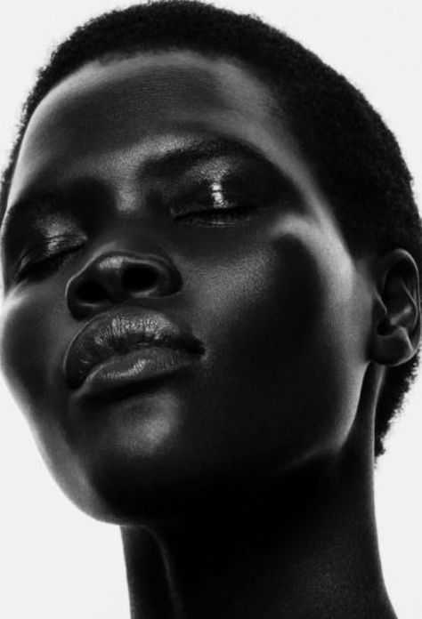 Women Models, Afrikaanse Kunst, 얼굴 그리기, Eyes Closed, Black And White Portraits, African Beauty, Her Eyes, Dark Beauty, Portrait Inspiration