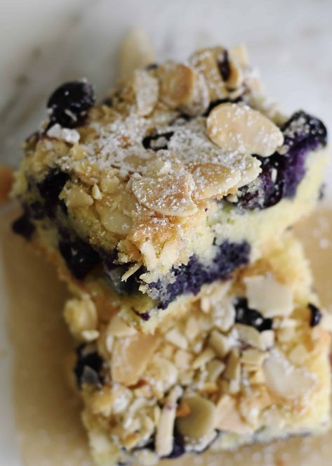 Blueberry Almond Coffee Cake, Cooking With Manuela Recipes, Blueberry Almond Praline Cake, Almond Desserts Easy, Blueberry Almond Cake, Blueberry Baking, Berries Cake, Almond Coffee Cake, Almond Desserts