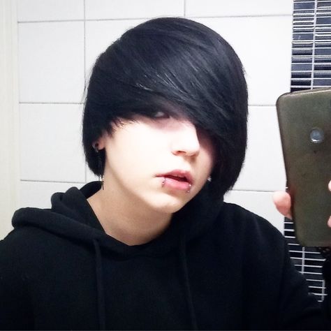 emo kid, short emo hair Short Emo Hair, Emo Kid, Emo Hair, Haircut Ideas, Drake, Hair Cuts, Disney, Hair