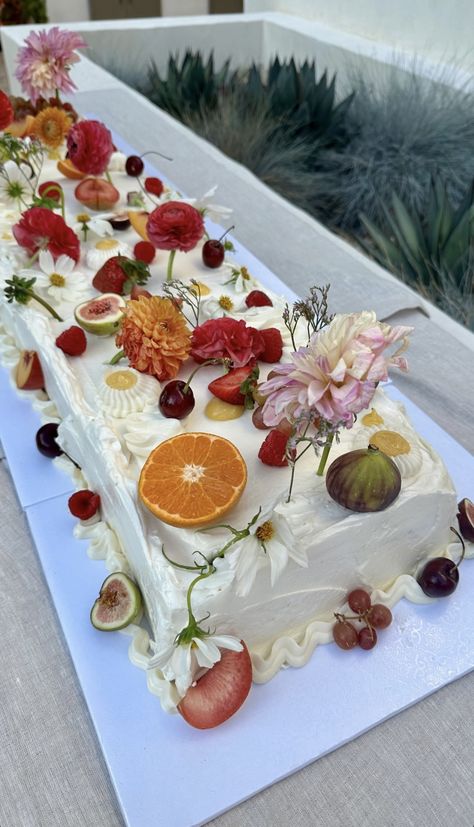 Untraditional Wedding Cake, Slab Wedding Cake, Non Wedding Cake Ideas, Fruity Wedding Cake, Fun Wedding Cake Ideas, Pomegranate Wedding Cake, Kitsch Wedding Cake, White Cake With Fruit, Rectangular Wedding Cake