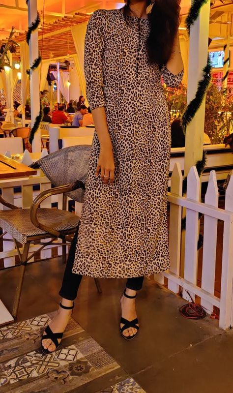 Cheetah Print Kurti Design, Tiger Print Kurti Design, Tiger Print Dress Design, Western Kurtis Design, Zebra Print Dress Outfit, Pakistani Kurti Designs, Pakistani Kurti, Printed Kurti Designs, Tiger Print Dress