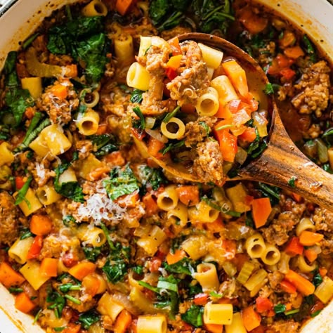 Slow Cooker Italian Sausage Soup, Giada House Soup, Italian Sausage Cabbage Soup, Giada Soup Recipes, Italian Sausage Soup Recipes Healthy, Hot Sausage Soup, Sausage And Spinach Soup, Soup Sausage, Chicken Sausage Soup