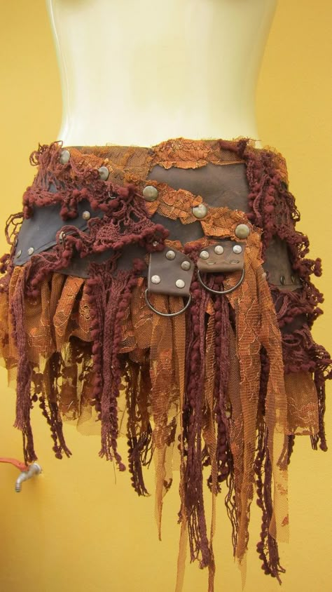 Hippie Costume Diy, Pirate Women, Psytrance Clothing, Hippie Couple, Post Apocalyptic Costume, Pixie Skirt, Burning Man Costume, Mode Tips, Mode Hippie