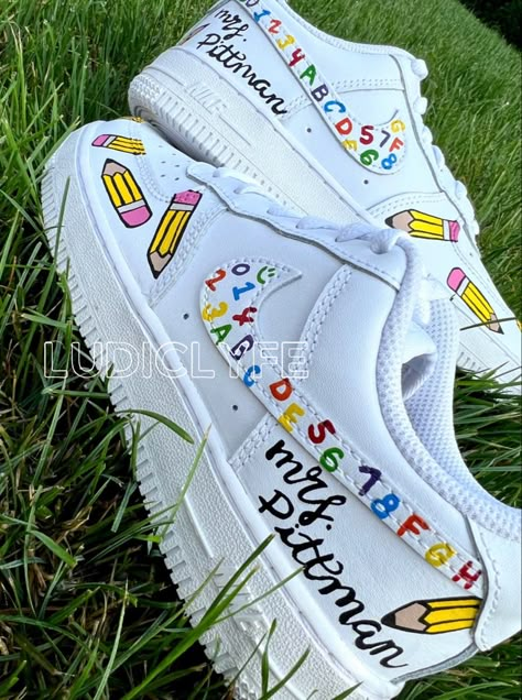 Teaching Classroom Decor, Teacher Shoes, Cute Teacher Outfits, Teacher Accessories, Tie Sneakers, Elementary Classroom Decor, Teaching Outfits, Air Force One, Teacher Outfit