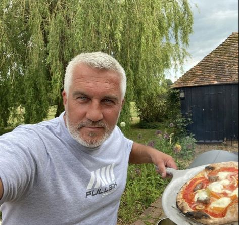 BAKE Off’s Paul Hollywood is earning a fresh crust — making pizzas at his girlfriend’s pub. The 55-year-old also has the most expensive one on the menu named after him. Paul is worth more than £10million and earns £1.2million a year judging the Channel 4 show. But locals can get him to fire up Italian […] Paul Hollywood Pictures, Paul Wall, Authentic Italian Pizza, Pizza Chef, Paul Hollywood, Tuna Casserole, Star Chef, Mom Pictures, British Bake Off