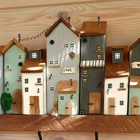 Pottery Houses, Wreath Home Decor, Barn Decor, Driftwood Crafts, Wooden House, Mini House, Spring Green, Little Houses, House In The Woods