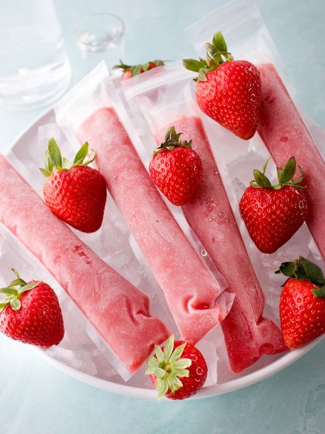 Alcohol Popsicles, Adult Popsicles, Boozy Pops, Banana Daiquiri, Boozy Ice Pops, Alcoholic Popsicles, Frozen Popsicles, Boozy Treats, Boozy Popsicles