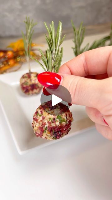 Goat Cheese Balls, Chef At Home, Festive Recipes, Festive Appetizers, Dried Parsley, Cranberry Cheese, Party Food Buffet, Catering Ideas Food, Appetizers Easy Finger Food