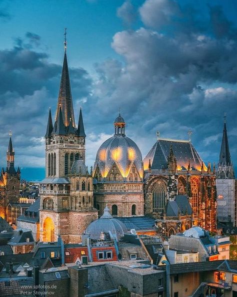 Aachen Cathedral, Germany Travel Destinations, Aachen Germany, European Road Trip, Europe Vacation, Wonderful Picture, Europe Travel Guide, Travel And Tourism, Canada Travel