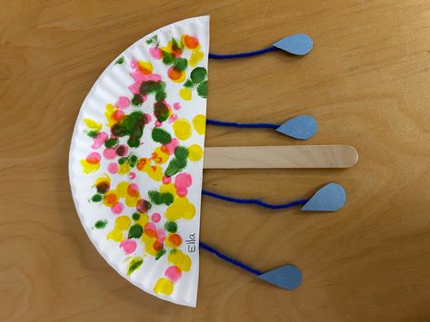 Paper plate umbrella craft with dot markers! Paper Plate Umbrella Craft For Preschool, Paper Plate Umbrella Craft, Umbrella Craft Preschool, Paper Plate Umbrella, Umbrella Craft, Class Crafts, Preschool Class, Activities Preschool, Letter Activities