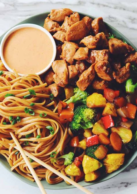 Healthy Hibachi Chicken, Chicken Hibachi Recipe, Healthy Hibachi, Chicken Hibachi, Hibachi Recipe, Hibachi Noodles, Yakisoba Noodles, Hibachi Recipes, Hibachi Chicken