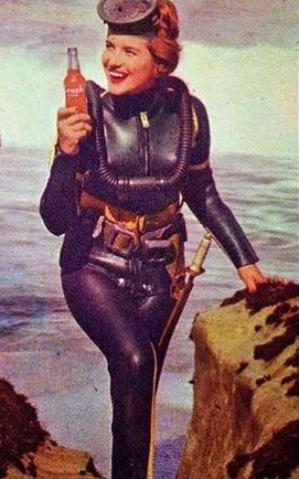 Scuba Woman, Vintage Scuba, Diving Wetsuits, Scuba Diver Girls, Triathlon Wetsuit, Diver Down, Women's Diving, Top Man, Mermaid Cove